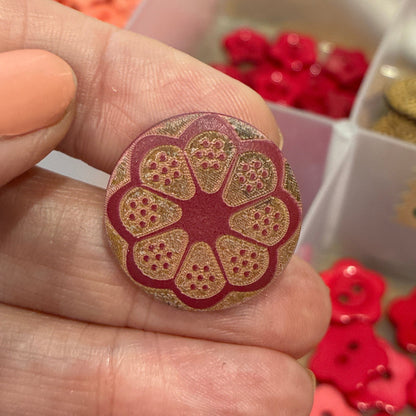Button, Maroon Flower Pear Wood, 23mm Shanked