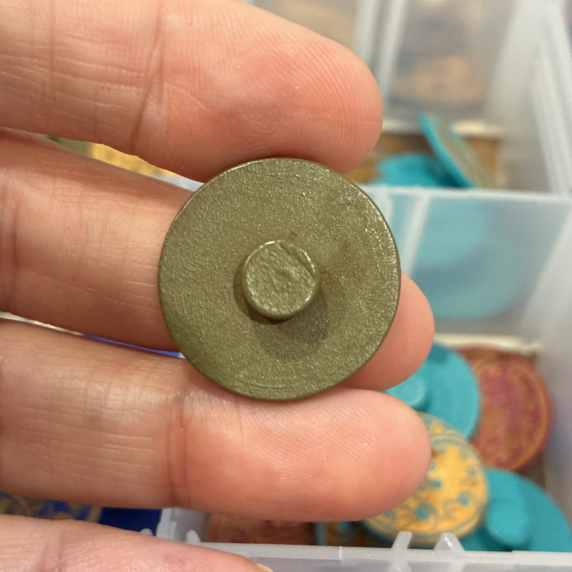 Button, Olive Green Floral Ying Yang Pear Wood, 23mm Shanked
