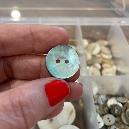 Button, Natural Grey Iridescent Mother of Pearl, 20mm