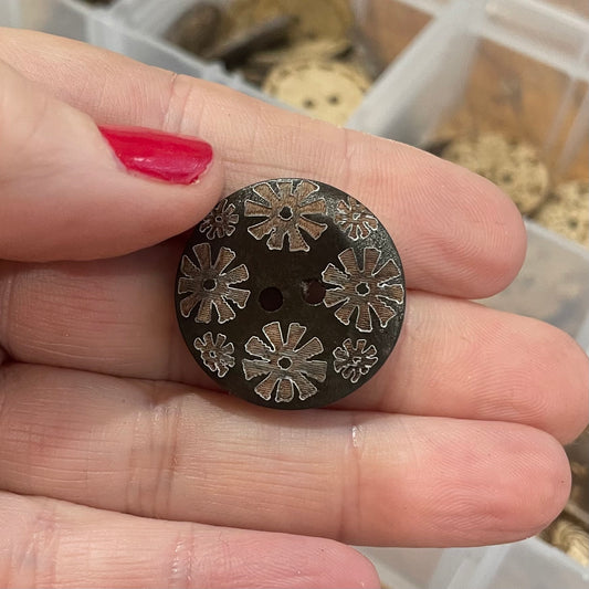Button, Daisy Pear Wood, 25mm
