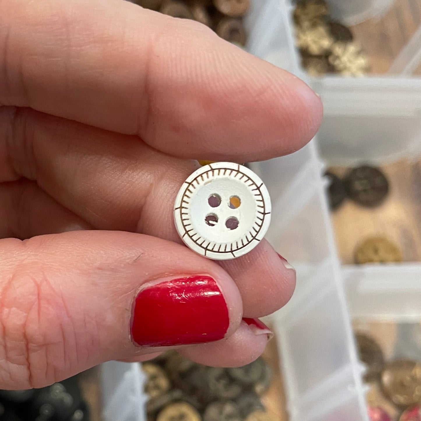 Button, White Linear Pear Wood, 13mm