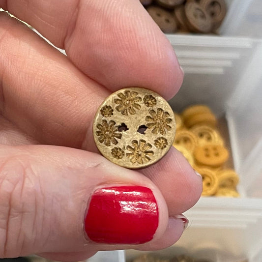 Button, Daisy Coconut, 15mm