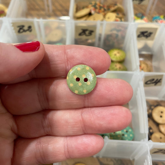 Button, Rustic Green Polka Dot Pear Wood, 15mm