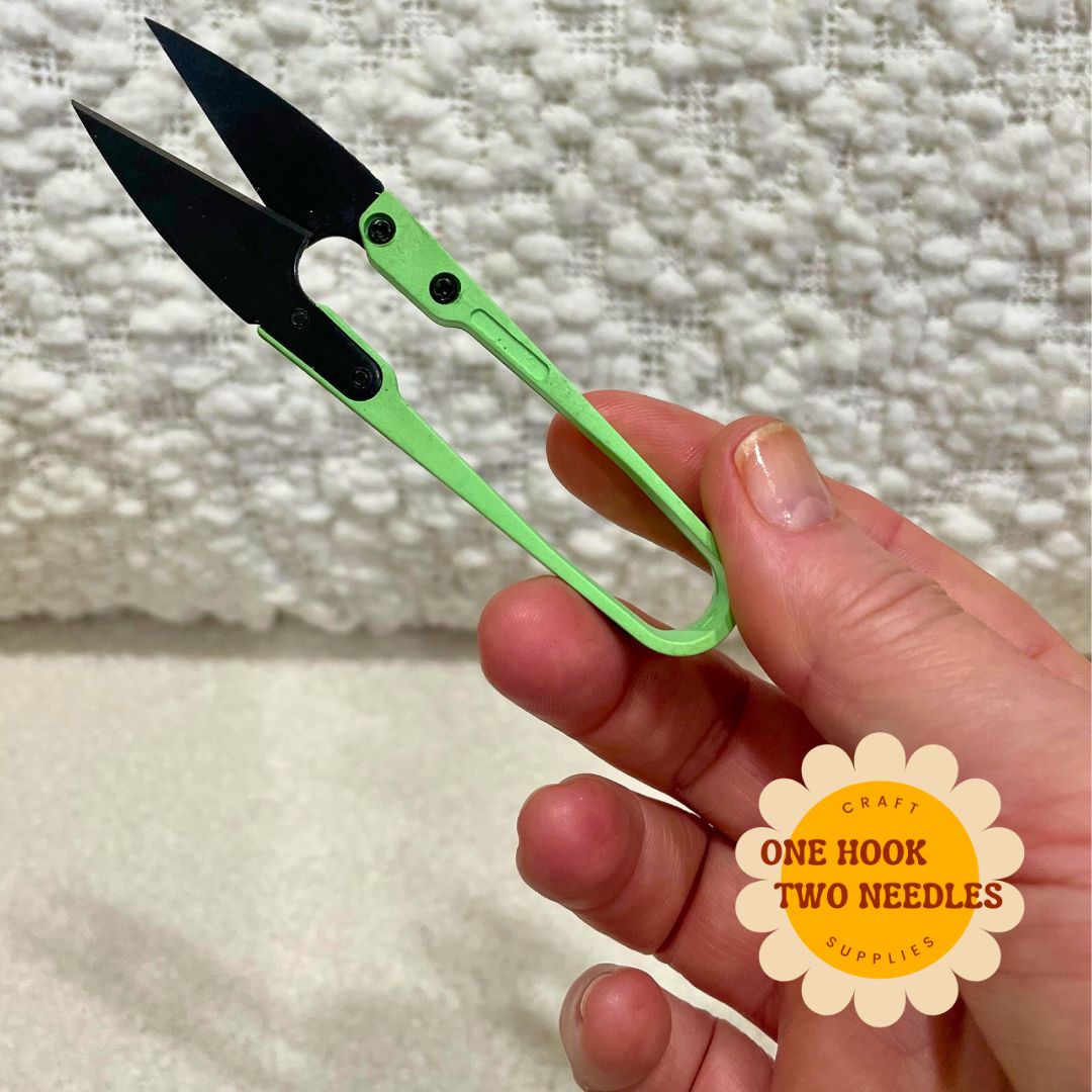 Thread Snips, Carbon Steel Blade – ONE HOOK TWO NEEDLES